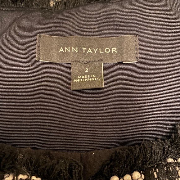 Ann Taylor Blazer size 2 - Picture 3 of 3
